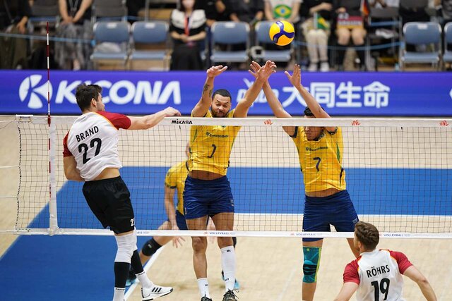 عکس آرشیوی است باز هم شگفتی/ شکست والیبال برزیل و خطر حذف از قهرمانی جهان
