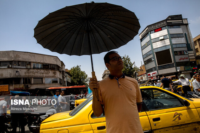 توصیههایی برای محافظت در برابر اشعه فرابنفش/ لزوم حداقل مواجهه از ساعت ۱۱ تا ۱۶ توصیههایی برای محافظت در برابر اشعه فرابنفش/ لزوم حداقل مواجهه از ساعت ۱۱ تا ۱۶