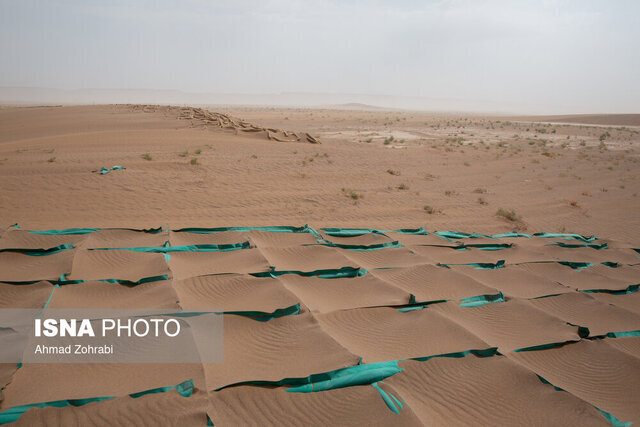 عکس آرشیوی است آغاز فصل عملیات اجرایی مهار ریزگرد در سراجه قم