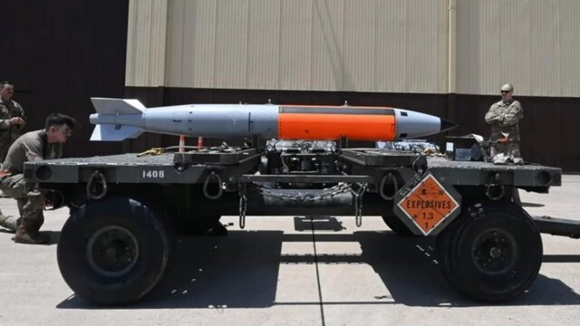 آمریکا بمب اتم به انگلیس اعزام کرد آمریکا بمب اتم به انگلیس اعزام کرد