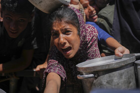 واشنگتن‌پست: در جهان موازی غزه، گلوله جنگی سهم گرسنگان است