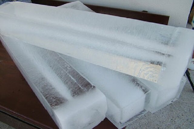 هشدار وزارت بهداشت درباره استفاده از یخهای بزرگ صنعتی در نوشیدنیها و نذورات هشدار وزارت بهداشت درباره استفاده از یخهای بزرگ صنعتی در نوشیدنیها و نذورات