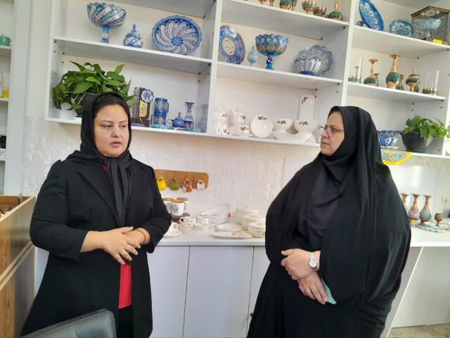 تاکید مدیرکل امور بانوان استانداری کرمان بر نقش بانوان در احیاء فرش راور