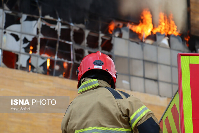 آتشسوزی در مجتمع ونوس ارتباطی با شبکه برق ندارد آتشسوزی در مجتمع ونوس ارتباطی با شبکه برق ندارد