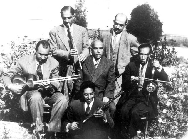 استادان جلیل شهناز، جلال تاج اصفهانی، حسن کسایی، ارسلان درگاهی... ماجرای مرد سهتارنواز در این عکس