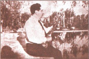 ماجرای مرد سهتار نواز یک عکس ماندگار تاریخ