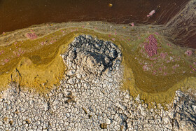 پسابهای صنعتی اغلب حاوی مواد آلایندهای مانند فلزات سنگین، مواد شیمیایی سمی و ترکیبات آلی هستند که میتوانند خاک و آب منطقه را آلوده کنند