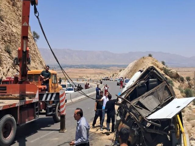 اعلام علت واژگونی اتوبوس در محور فیروزآباد _ کوار