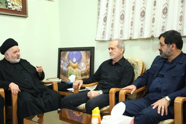 دیدار رئیس‌جمهور با نماینده آیت‌الله سیستانی در ایران
