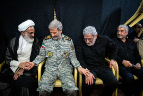 محمدعلی جعفری، اسماعیل قاآنی، فرمانده سپاه قدس و امیر حاتمی، فرمانده کل ارتش جمهوری اسلامی در مراسم چهلمین روز شهادت سردار باقری