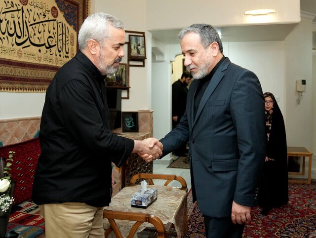 دیدار عراقچی با خانواده شهید باقری