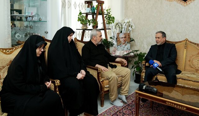 دیدار عراقچی با خانواده شهید باقری