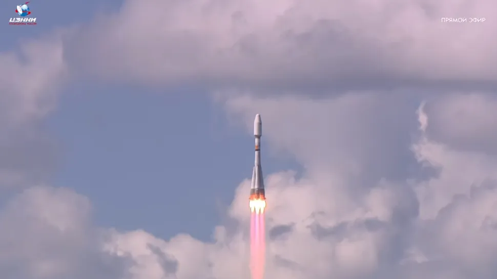 ویدئوی لحظه آمادهسازی موشک روسیه برای پرتاب ماهواره ایرانی