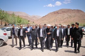 مشکلات مردم با حضور میدانی حل می‌شود نه با پشت میزنشینی مدیران