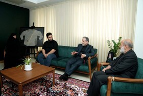 دیدار عراقچی با خانواده شهید حاجی‌زاده