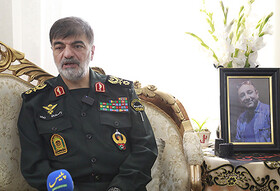 دیدار سردار رادان با ۴ خانواده شهدای انتظامی در دفاع مقدس ۱۲ روزه