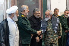 سردار محمدرضا نقدی و سردار محمد پاکپور، فرمانده سپاه پاسداران در مراسم چهلمین روز شهادت سپهبد حسین سلامی