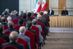 مسعود پزشکیان، رییس جمهور و سیدعباس عراقچی، وزیر خارجه در جمع مدیران ارشد وزارت امور خارجه