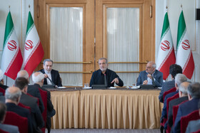 مسعود پزشکیان، رییس جمهور و سیدعباس عراقچی، وزیر خارجه در جمع مدیران ارشد وزارت امور خارجه