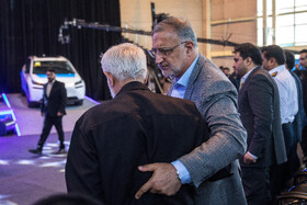 علیرضا زاکانی، شهردار تهران در مراسم رونمایی از تاکسی برخط شهرزاد