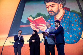 تجلیل از برگزیدگان توسط علیرضا زاکانی، شهردار تهران در مراسم رونمایی از تاکسی برخط شهرزاد