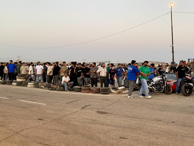 پیست موتورسورای یزد؛سبقت سرعت از امکانات / احترام سنگین سواران به قانون