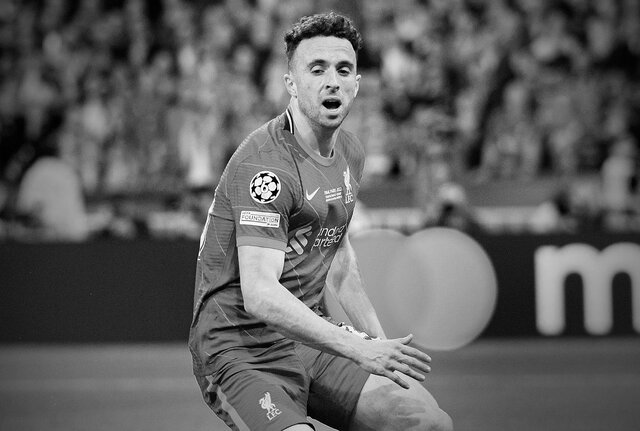 رویارویی نابرابر: لیورپول ۳۰۰ میلیونی مقابل قهرمان کمخرج!