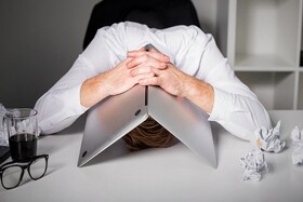 سکوت در محل کار؛ دشمن پنهان سلامت روان کارکنان!
