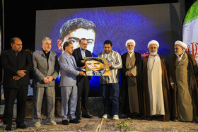 تقدیر و قدردانی در حاشیه آیین رونمایی از مجسمه سیدصدق وصفا-کرمان