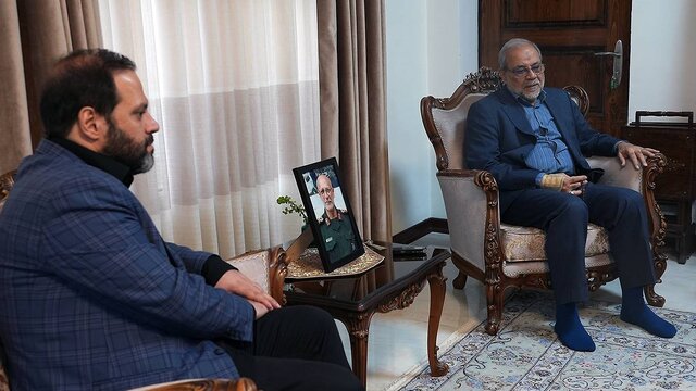 دیدار دبیر مجمع تشخیص مصلحت نظام با خانواده سرلشکر شهید غلامرضا محرابی دیدار دبیر مجمع تشخیص مصلحت نظام با خانواده سرلشکر شهید غلامرضا محرابی