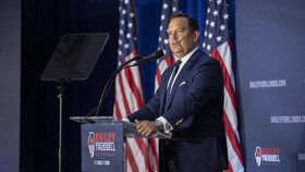 مشاور سابق ترامپ: به اوکراین فاسد نمی‌توان اعتماد کرد