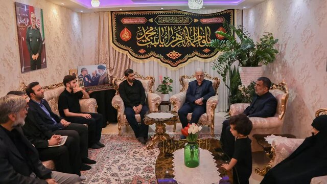 دیدار وزیر کشور با خانواده شهیدان شادمانی، ربانی و محرابی دیدار وزیر کشور با خانواده شهیدان شادمانی، ربانی و محرابی