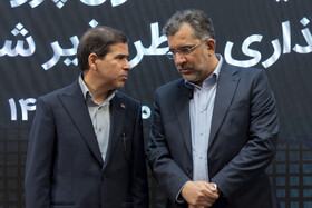 محمد اولیاء، مدیرعامل گروه مپنا و محمد صادق خیاطیان، رییس صندوق نوآوری و شکوفایی، در مراسم اعطا مجوز فعالیت صندوق cvc به مپنا 