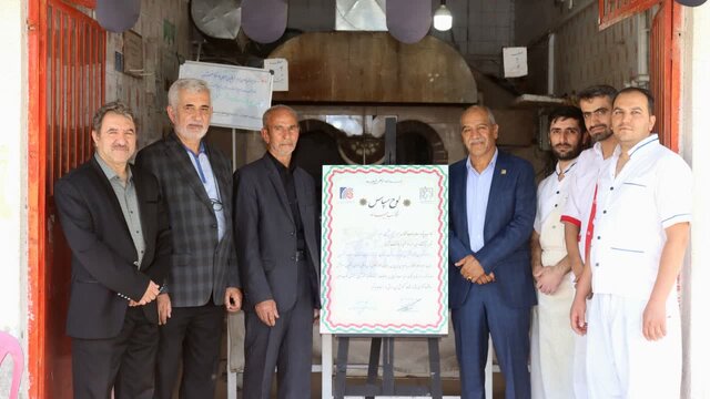 تجلیل از کاسبان نمونه باعث افزایش کیفیت خدمات و الگوسازی مثبت در میان اصناف می‌شود