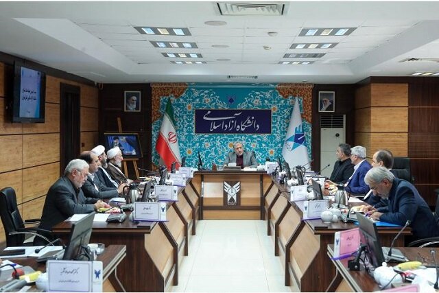 دانشگاه آزاد در مسیر علمی خود بدون وقفه حرکت می‌کند