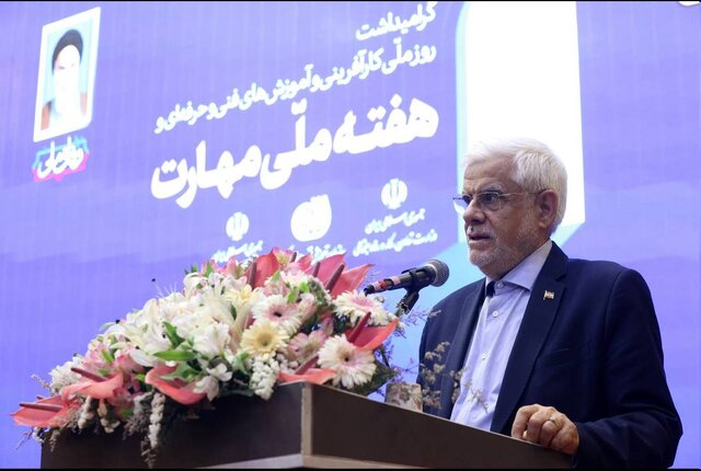 در حال گذار از صنعت وابسته به ملی هستیم