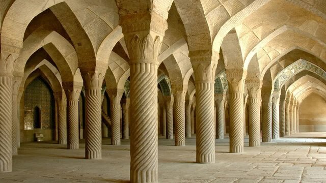 خلاقیت و ابتکار عمل حرف اول را در تقویت و احیای نقش مساجد در جامعه می‌زند