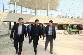 بازدید استاندار قم از ورزشگاه پردیسان و صحن شرقی حرم مطهر
