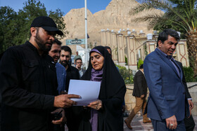 حضور فرزانه صادق، وزیر راه و شهرسازی و محمدعلی طالبی، استاندار کرمان در گلزار شهدای کرمان