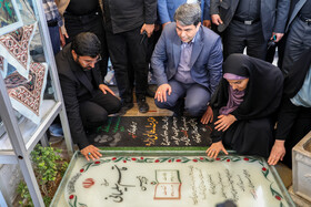 حضور فرزانه صادق، وزیر راه و شهرسازی و محمدعلی طالبی، استاندار کرمان در گلزار شهدای کرمان