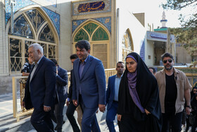 حضور فرزانه صادق، وزیر راه و شهرسازی و محمدعلی طالبی، استاندار کرمان در گلزار شهدای کرمان