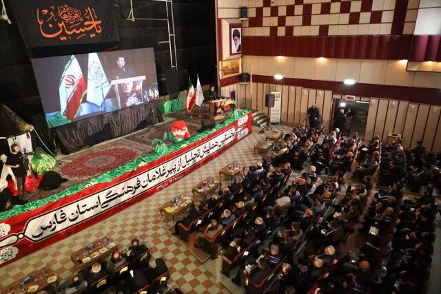 ۱۰۰ پیرغلام فرهنگی حسینی فارس تجلیل شدند