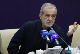 نشست مسعود پزشکیان، رئیس جمهور با فرهنگیان، نخبگان و هنرمندان استان زنجان