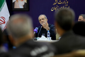 نشست مسعود پزشکیان، رئیس جمهور با فرهنگیان، نخبگان و هنرمندان استان زنجان