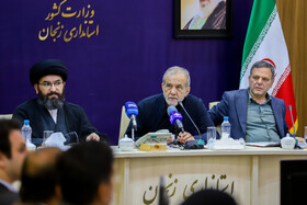 نشست مسعود پزشکیان، رئیس جمهور با فرهنگیان، نخبگان و هنرمندان استان زنجان