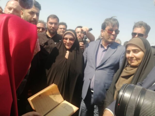 سفر وزیر راه و شهرسازی به جیرفت با ادای احترام به مقام شامخ شهدا