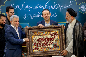 از راست، محمود علوی و محسن اسماعیلی معاون پارلمانی رئیس جمهور نشست هم‌اندیشی و هماهنگی معاونان و مدیران کل مجلس وزارتخانه ها و دستگاه های اجرایی