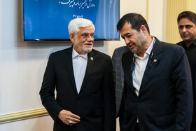 محمدرضا عارف، معاون اول رییس جمهور و احمد دنیامالی وزیر ورزش و جوانان در آیین رونمایی از طرح ملی آمایش سرزمینی ورزش کشور