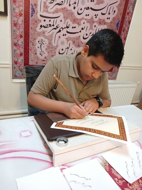 هنرمند ملایری؛ رکورددار جوان‌ترین دارنده مدرک فوق ممتاز خوشنویسی کشور