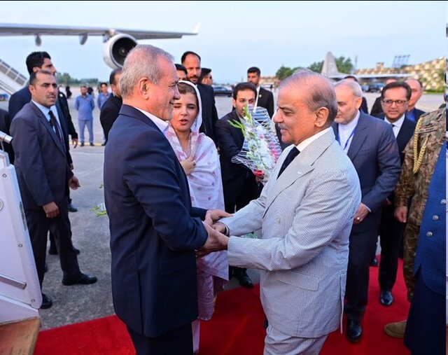 پزشکیان وارد اسلام‌آباد شد